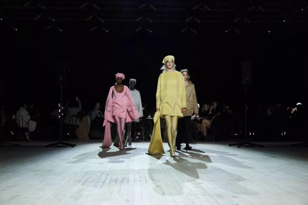 压轴大秀，用一种更简洁的方式诠释经典与复古丨MARC JACOBS F/W 2020