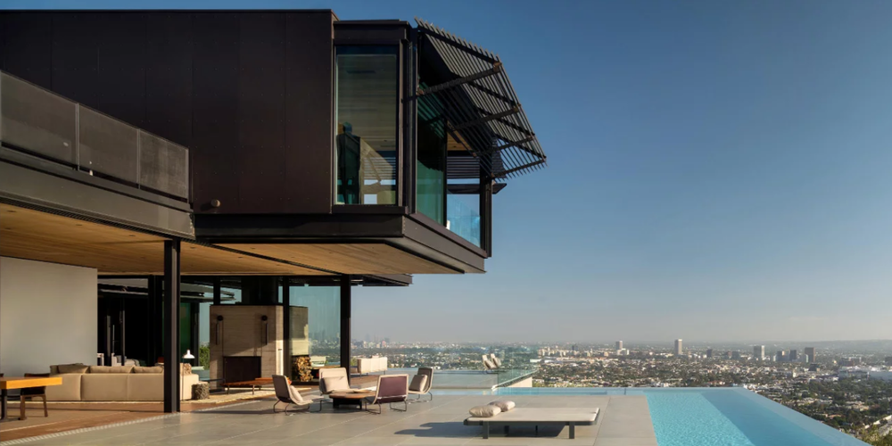 奥尔森·昆迪格的山坡上的“拼贴木屋”呈现出俯瞰洛杉矶的壮丽景色。
